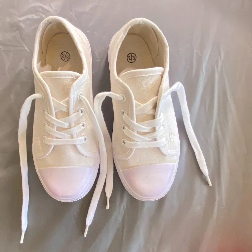 Unbranded Girls white/cream canvas shoes‎ (size 2-3)